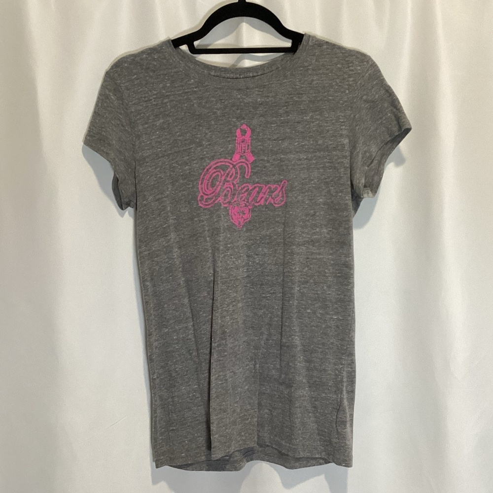 1234. Women’s Chicago Bears Cancer Awareness Short Sleeve Tee GUC Large